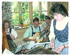 Sissi Thaler, Harfe, Erich Kogler, Gitarre, Sabine Riemer, Hackbrett